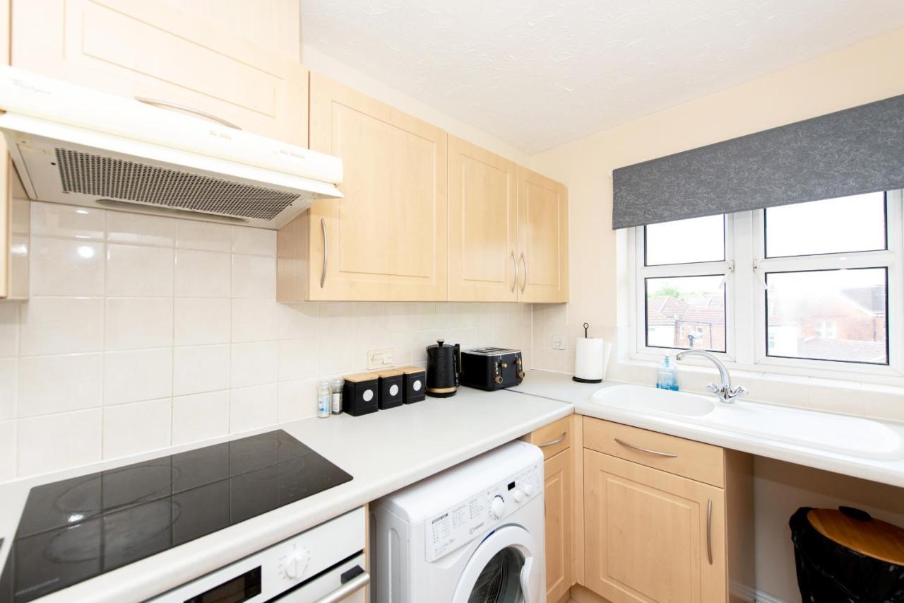 Escape The Matrix - 2 Bed Flat In City Centre With Free Parking เซาธ์แธมป์ตัน ภายนอก รูปภาพ